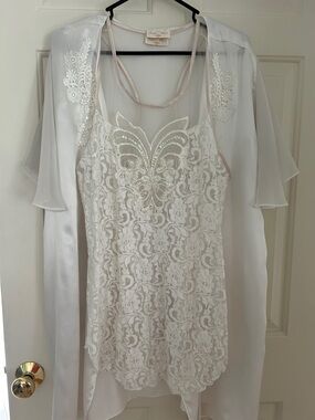 Women's Sheer lingerie in white with lace and beads size M 2 pieces